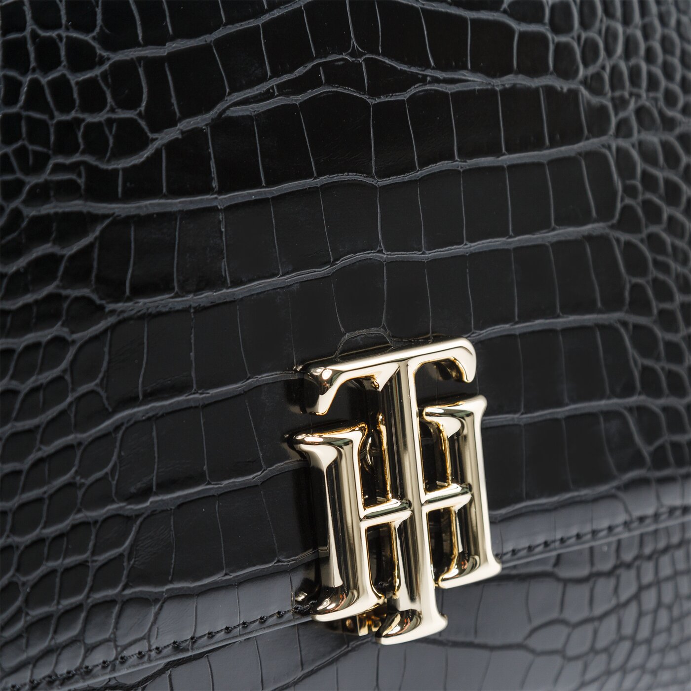 Damska torebka TOMMY HILFIGER TOREBKA TH LOCK SATCHEL CROCO aw0aw088670gj kolor czarny