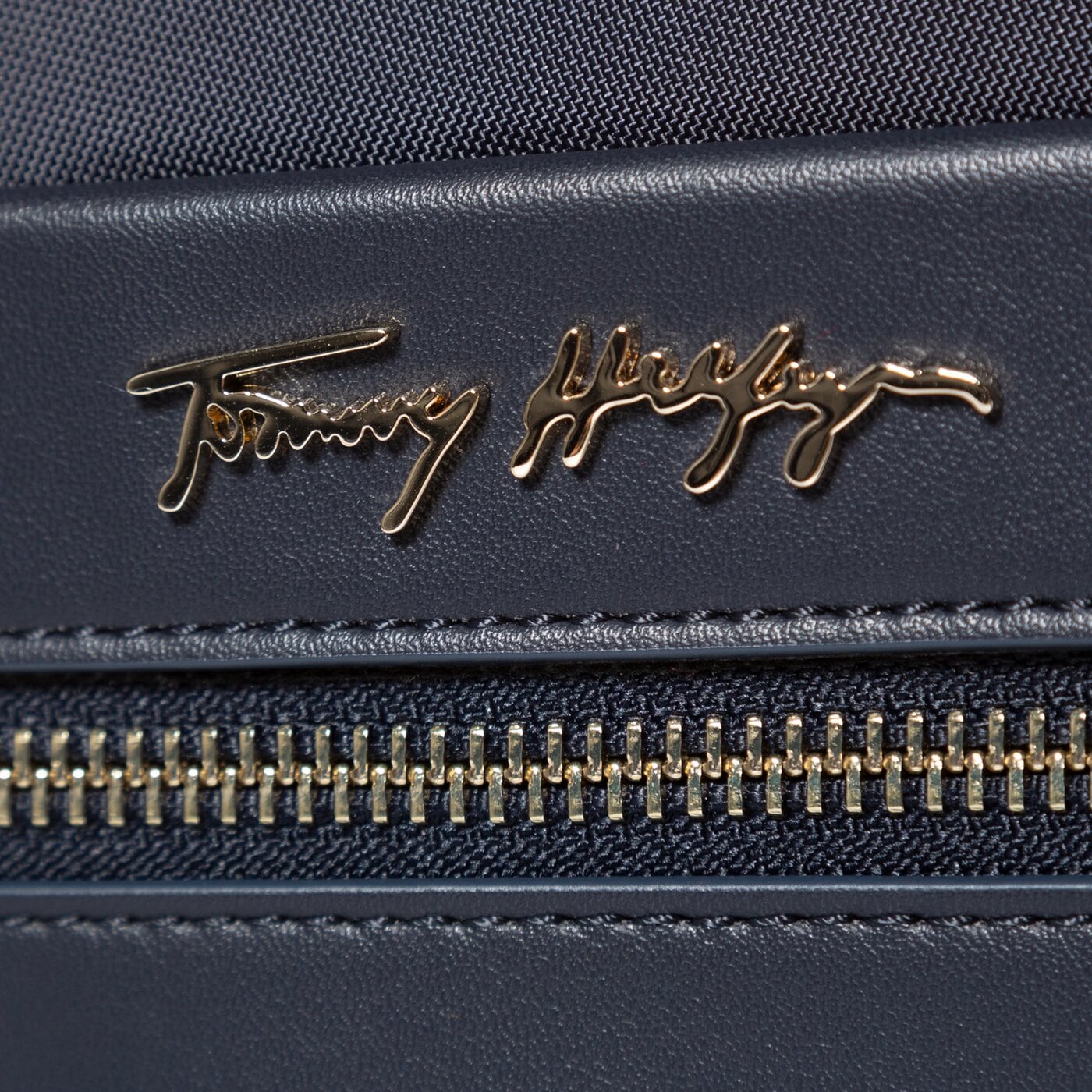 Damska torebka TOMMY HILFIGER TOREBKA TOMMY FRESH CAMERA BAG aw0aw102140gy kolor granatowy