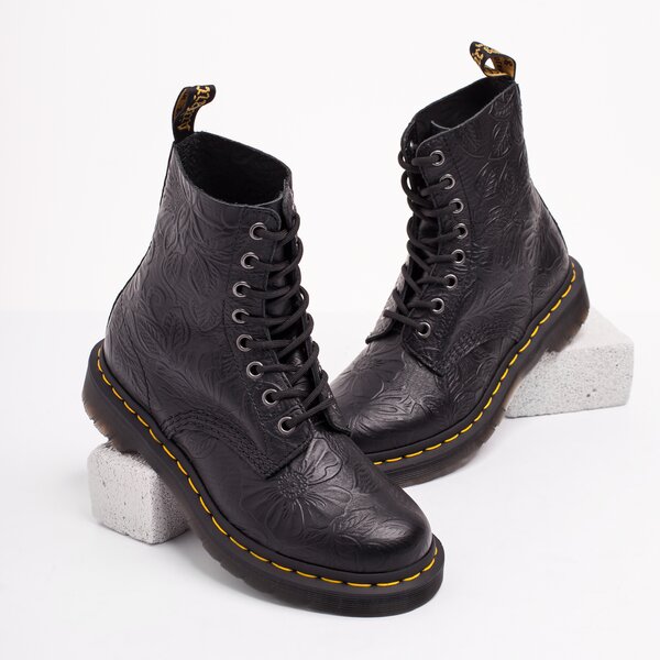 Damskie botki / sztyblety DR MARTENS 8 EYE BOOT 24002001 kolor czarny