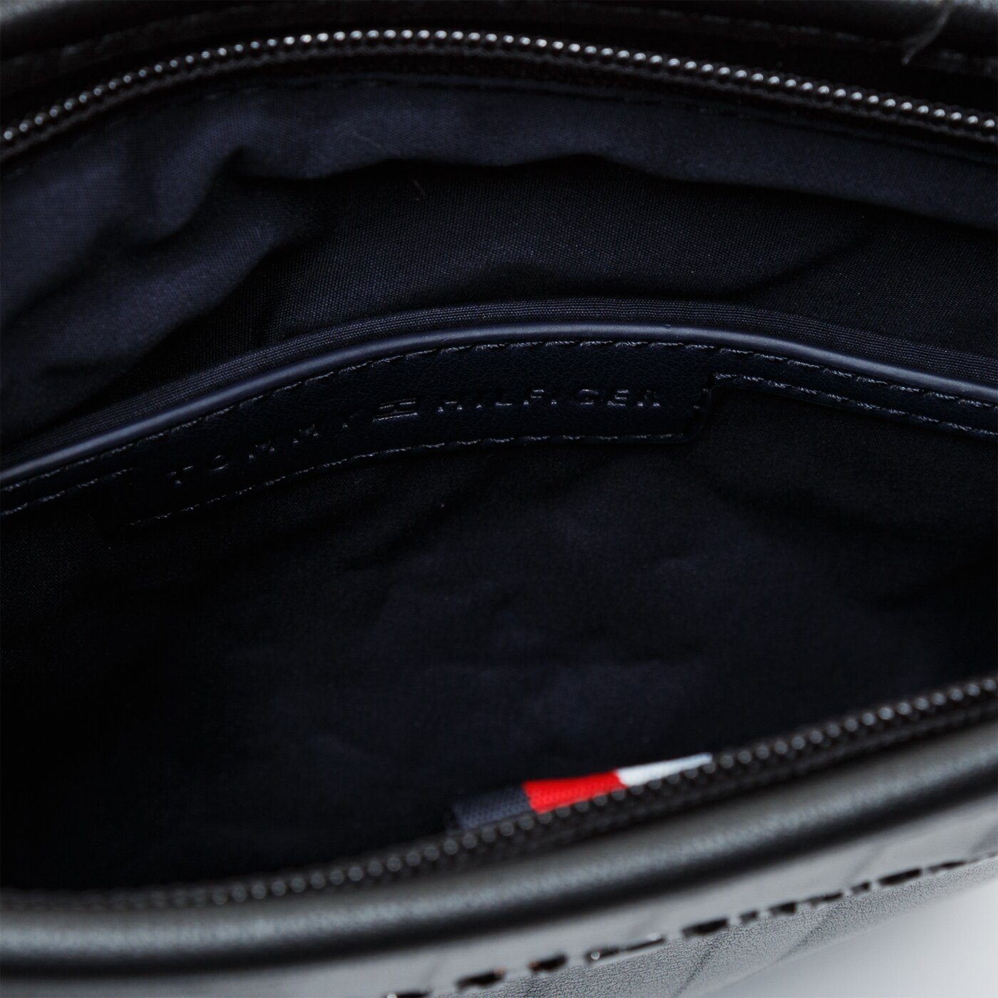 TOMMY HILFIGER TORBA METRO CROSSOVER am0am05789bds kolor czarny