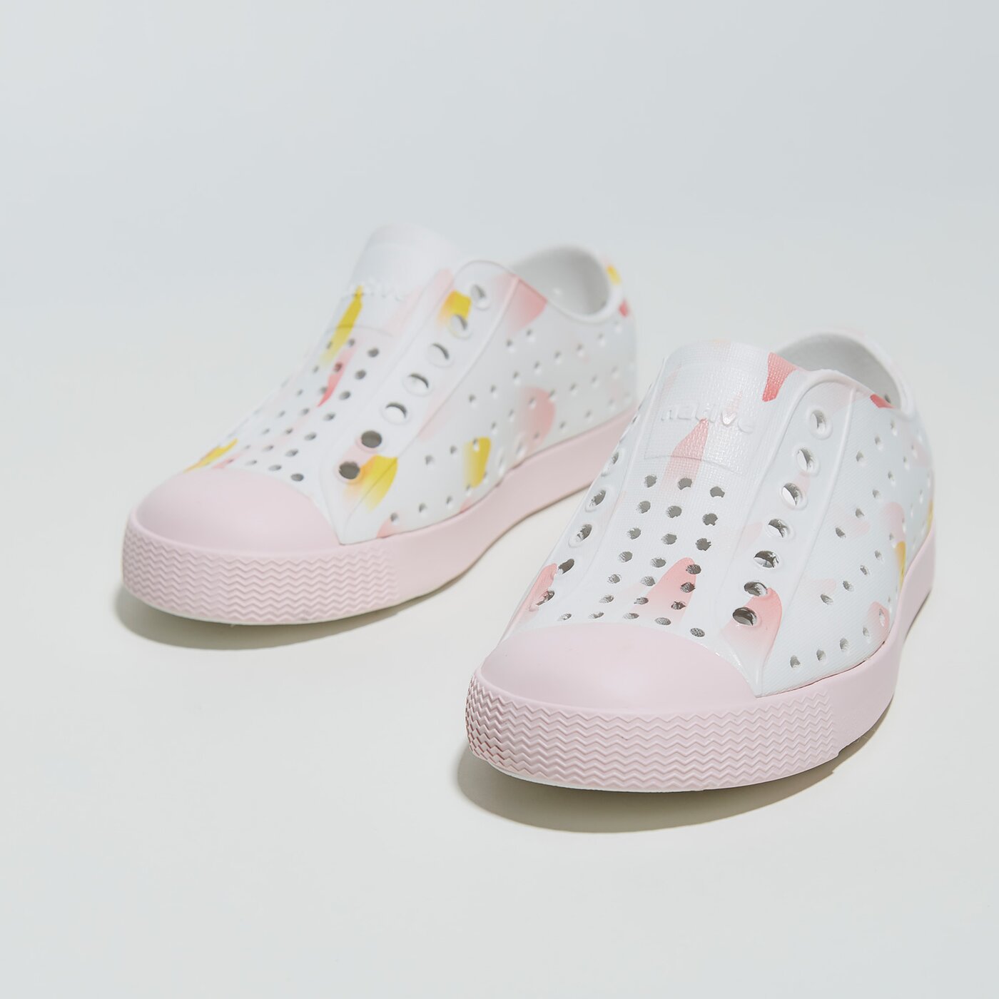 Dziecięce trampki NATIVE JEFFERSON PRINT CHILD 13100101-8963 kolor biały