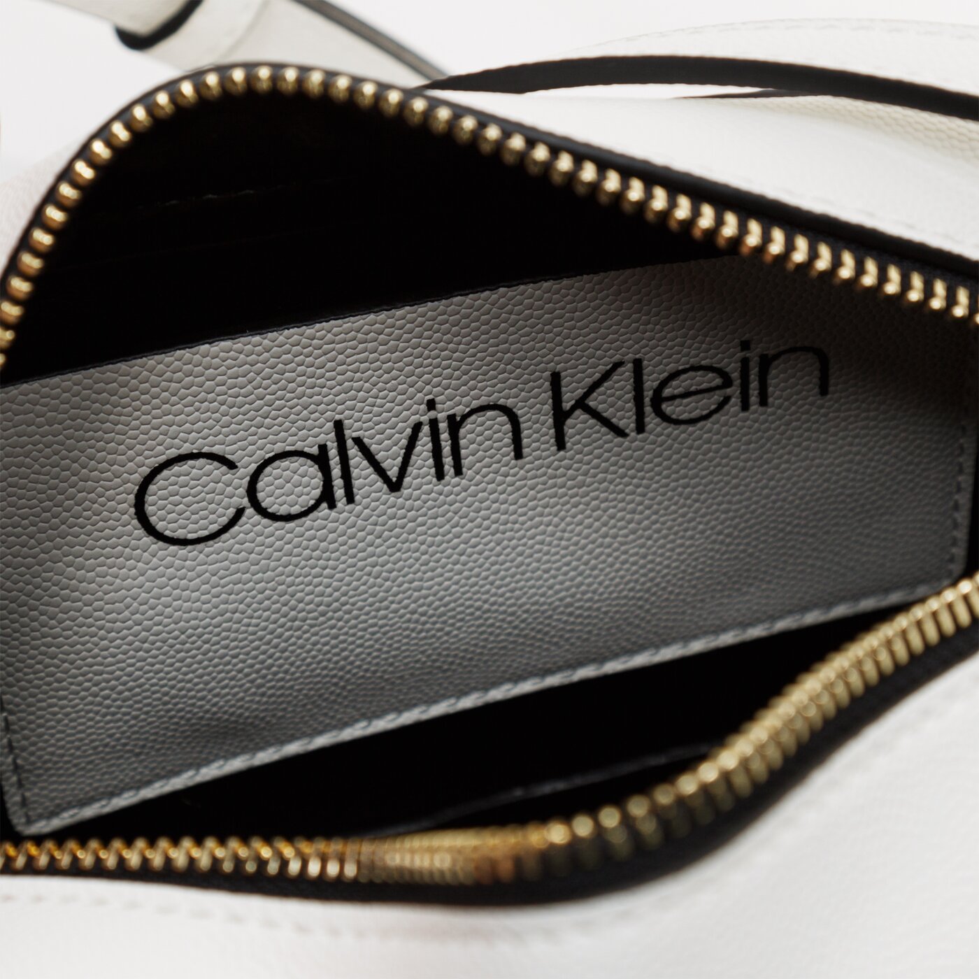 Damska torebka CALVIN KLEIN TOREBKA MUST CAMERABAG CAV k60k606650yag kolor biały