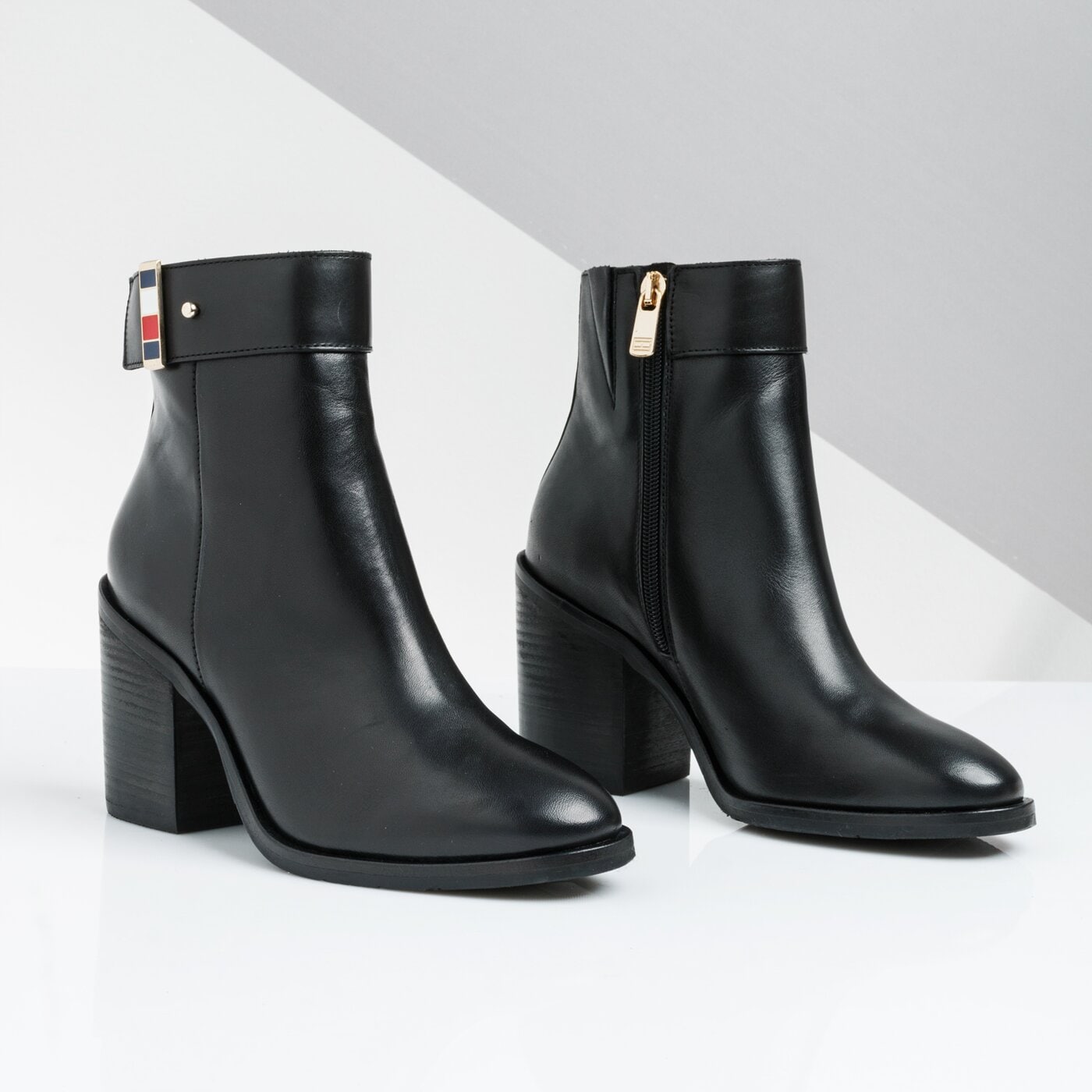 Damskie botki / sztyblety TOMMY HILFIGER CORPORATE HARDWARE BOOTIE fw0fw04488bds kolor czarny