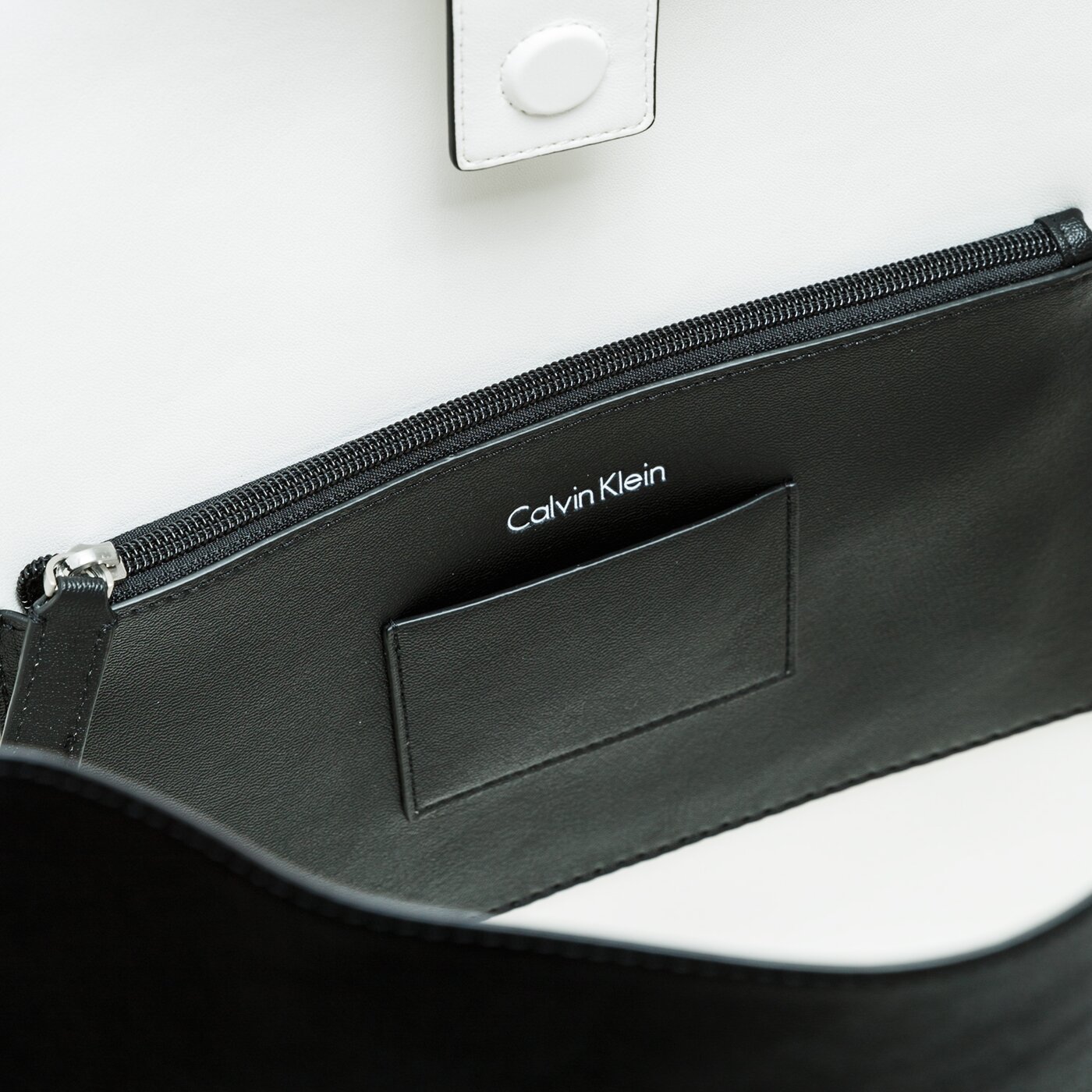 CALVIN KLEIN TORBA EDGE SEASONAL LARGE HOBO k60k604001001 kolor czarny