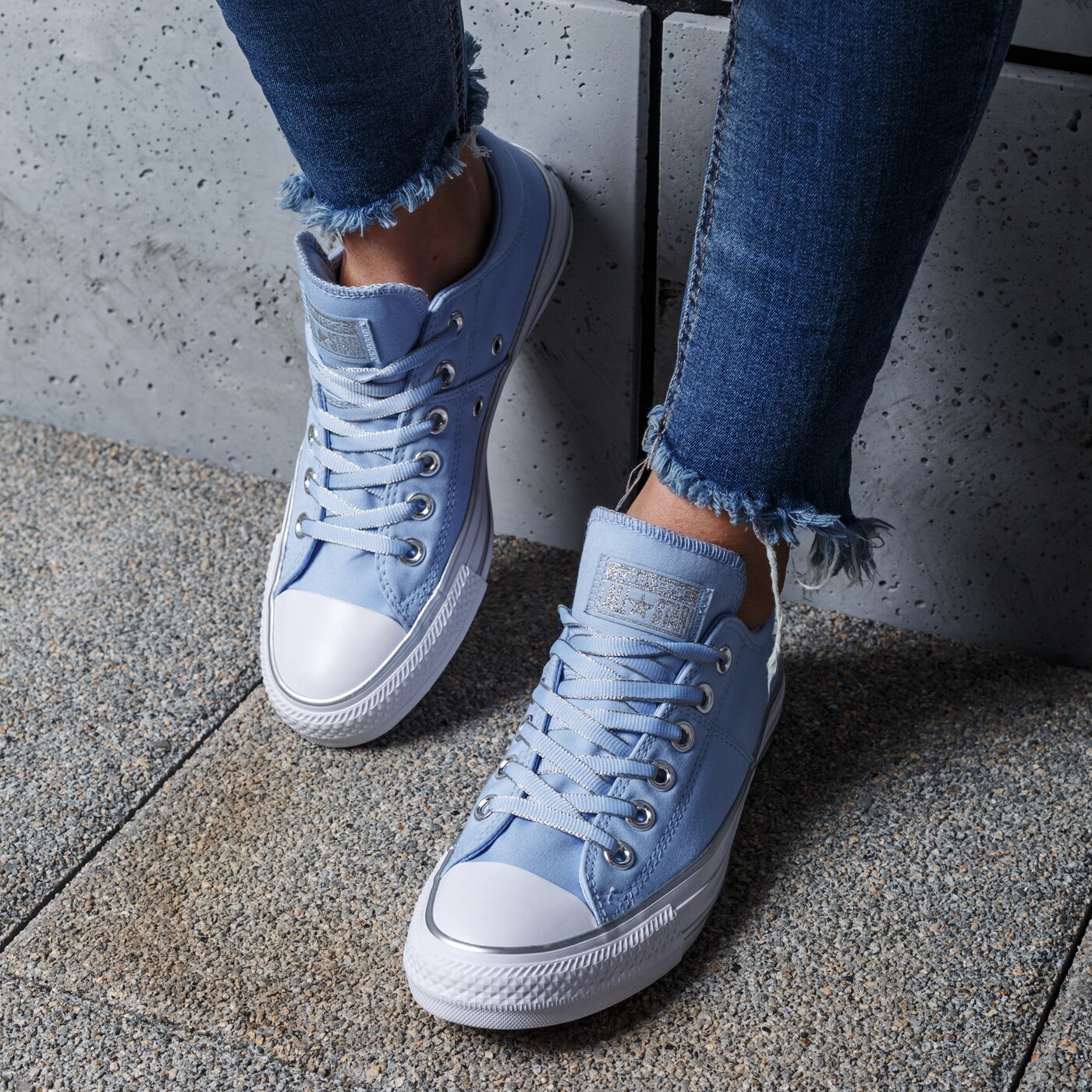 Damskie trampki CONVERSE CHUCK TAYLOR ALL STAR MADISON c559907 kolor niebieski