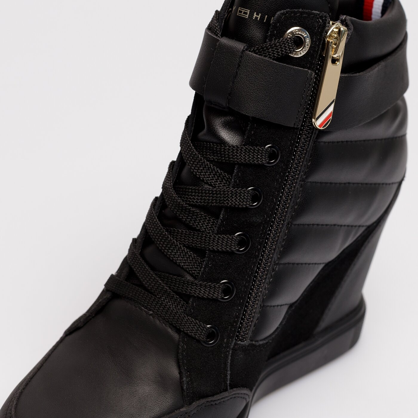 Damskie sneakersy (buty) TOMMY HILFIGER WEDGE SNEAKER BOOT fw0fw06752bds kolor czarny