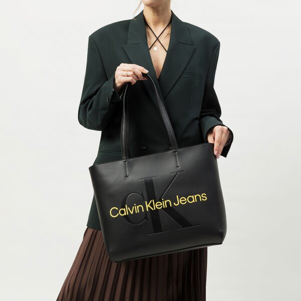 Damska torebka CALVIN KLEIN TOREBKA SCULPTED SHOPPER29 MONO k60k6102760gn kolor czarny