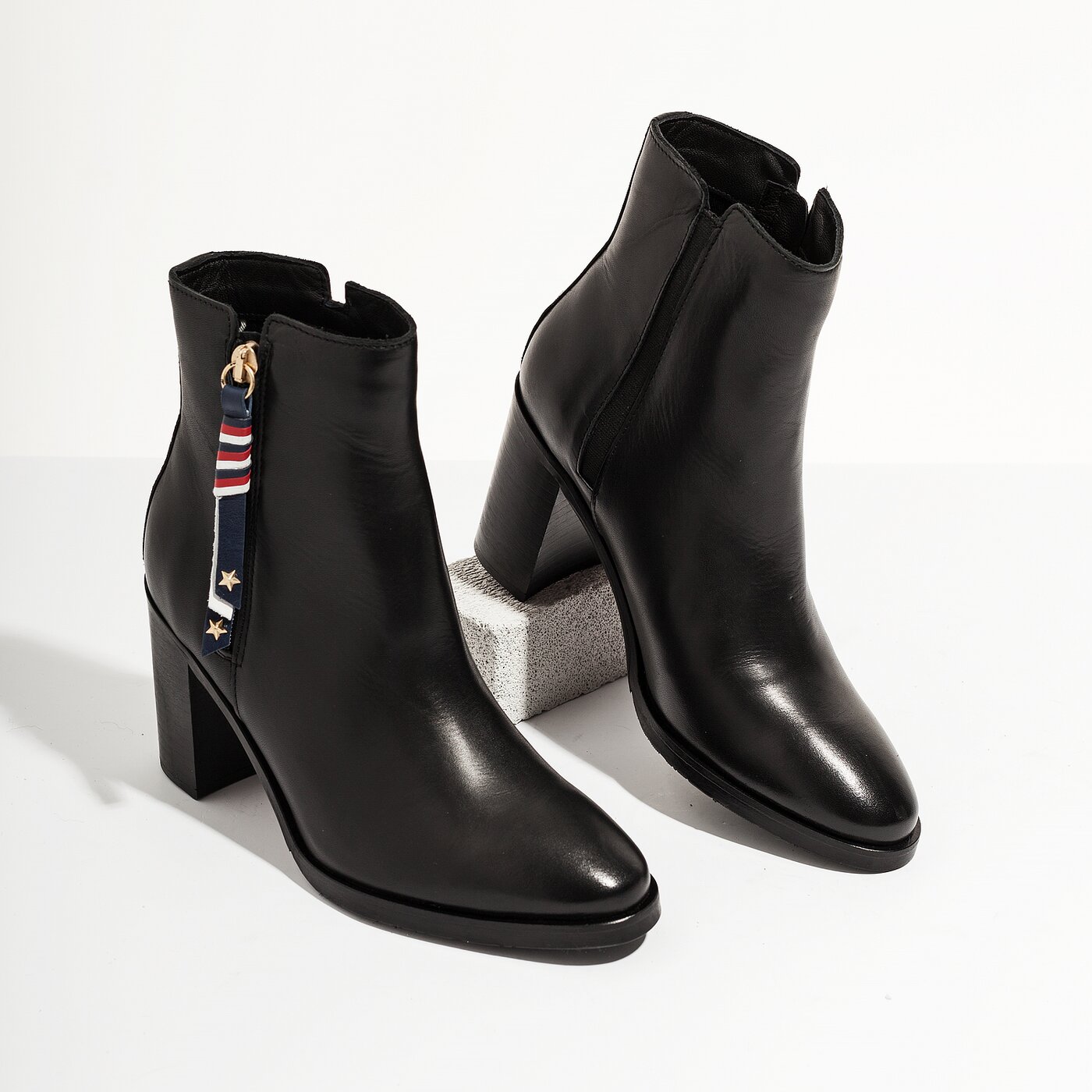 Damskie botki / sztyblety TOMMY HILFIGER CORPORATE TASSEL HEELED BOOT fw0fw03455990 kolor czarny
