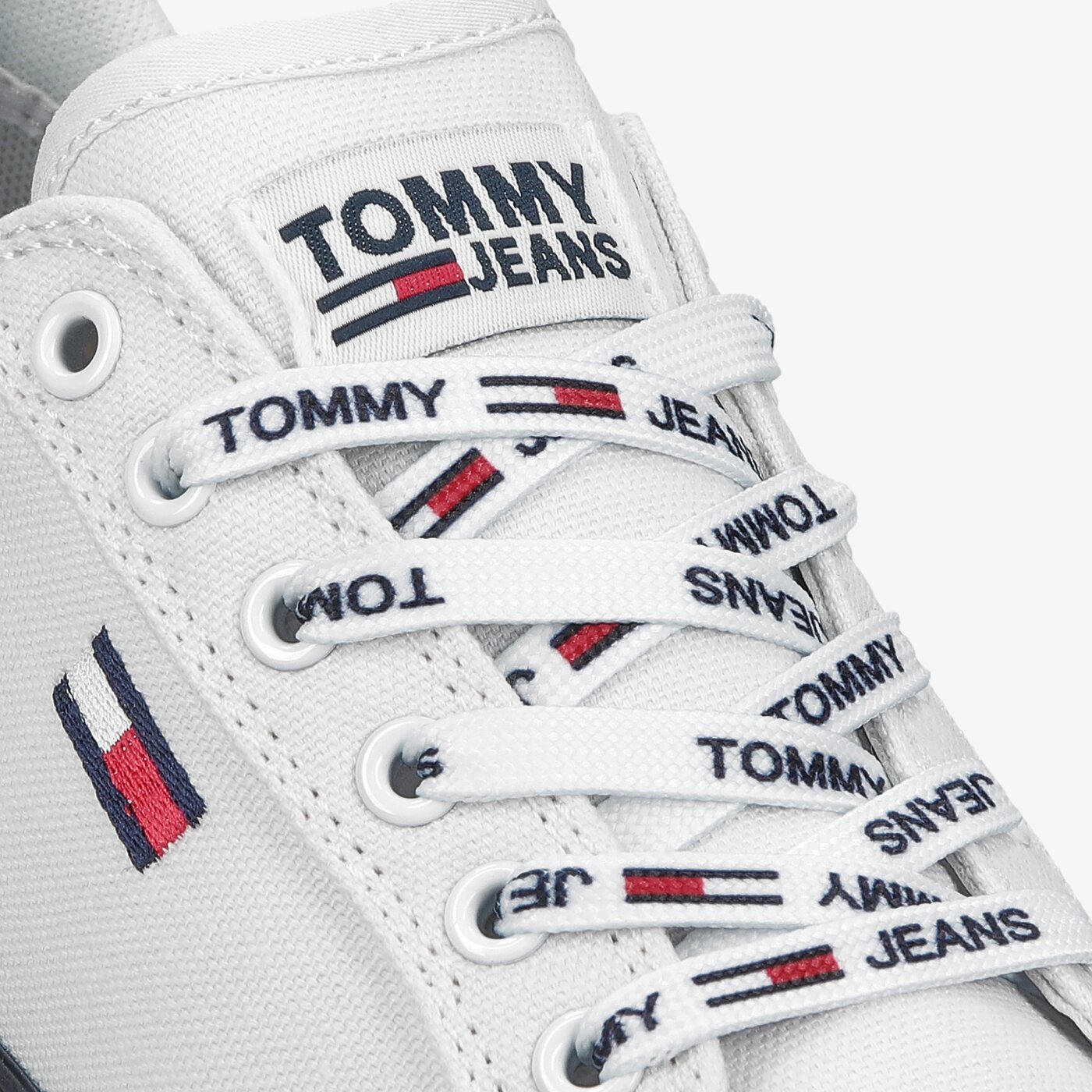 Damskie trampki TOMMY HILFIGER ESSENTIAL LACE UP SNEAKER en0en00786ybs kolor biały