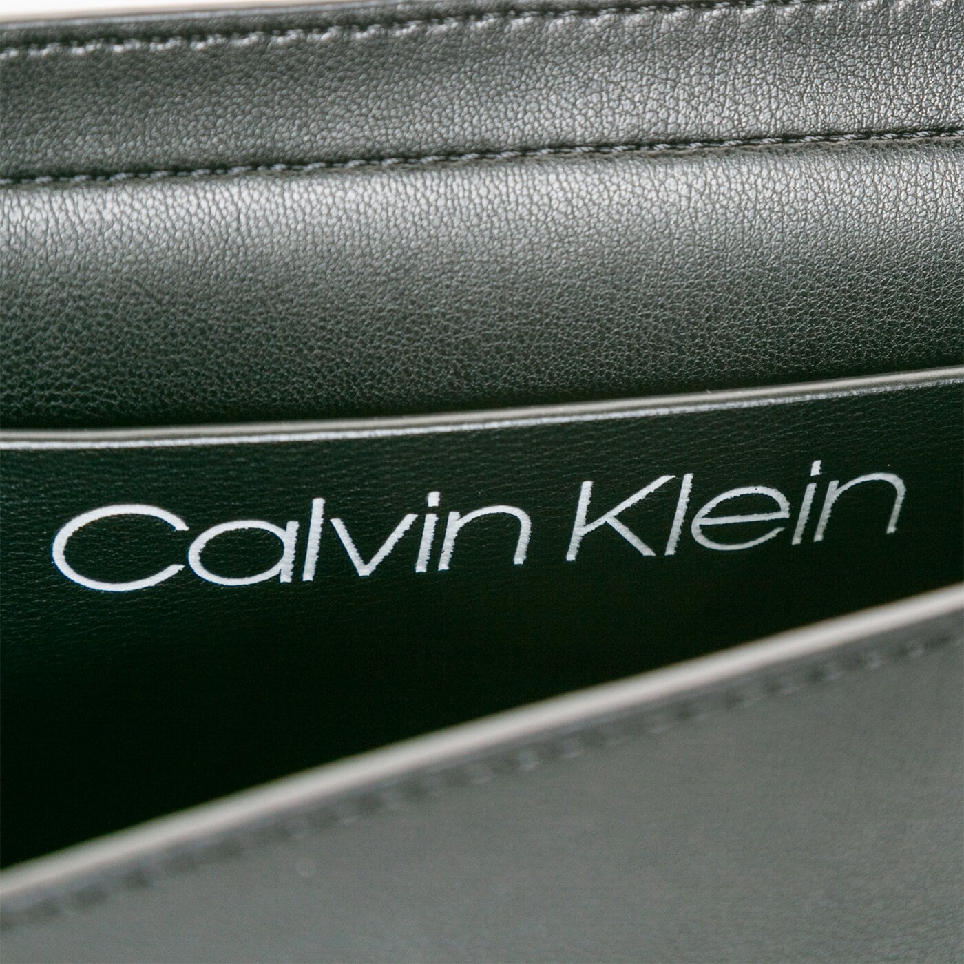 Damska torebka CALVIN KLEIN TOREBKA BAGUETTE k60k607037bax kolor czarny