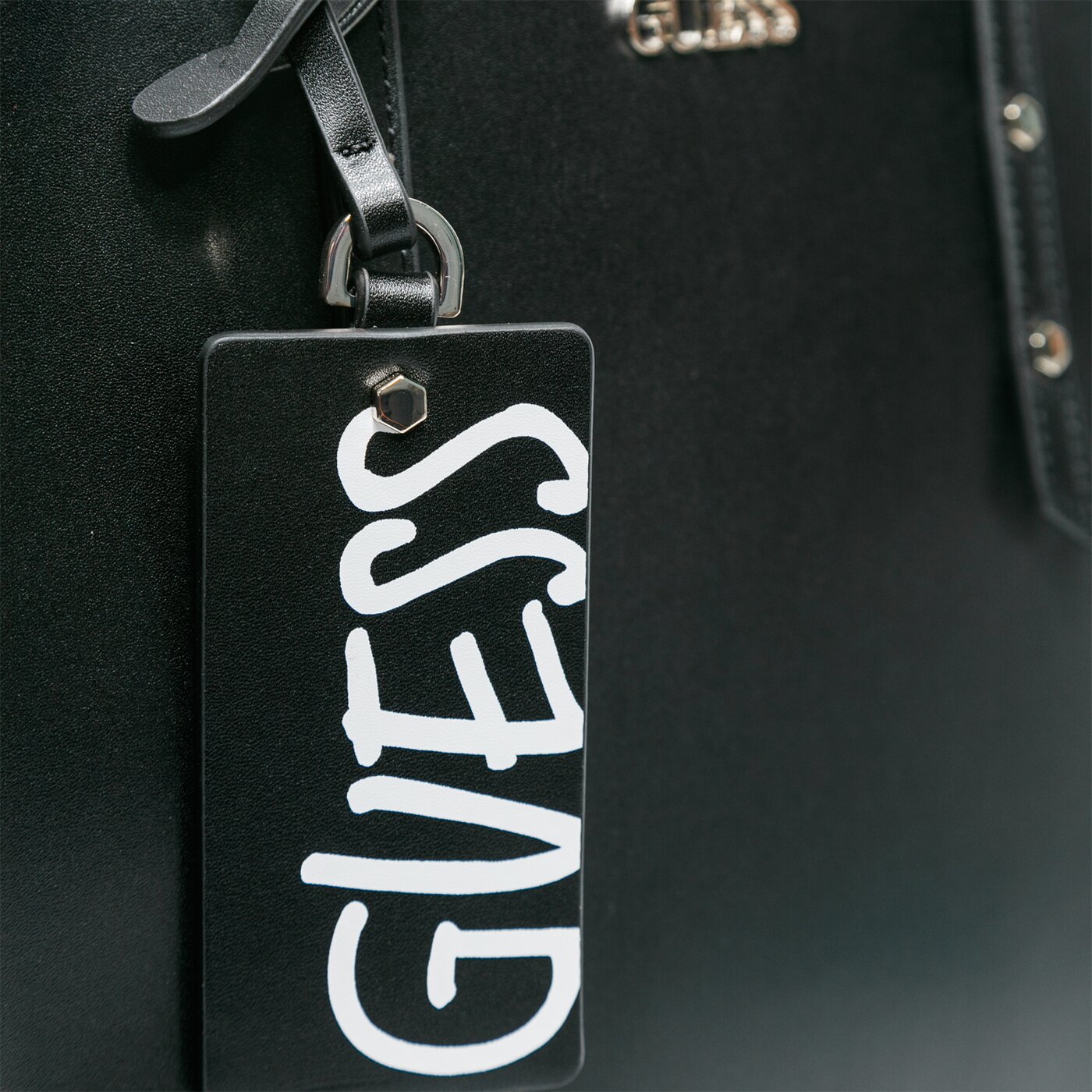 Damska torebka GUESS TOREBKA TIA GIRLFRIEND CARRYALL hwvg7880230bla kolor czarny