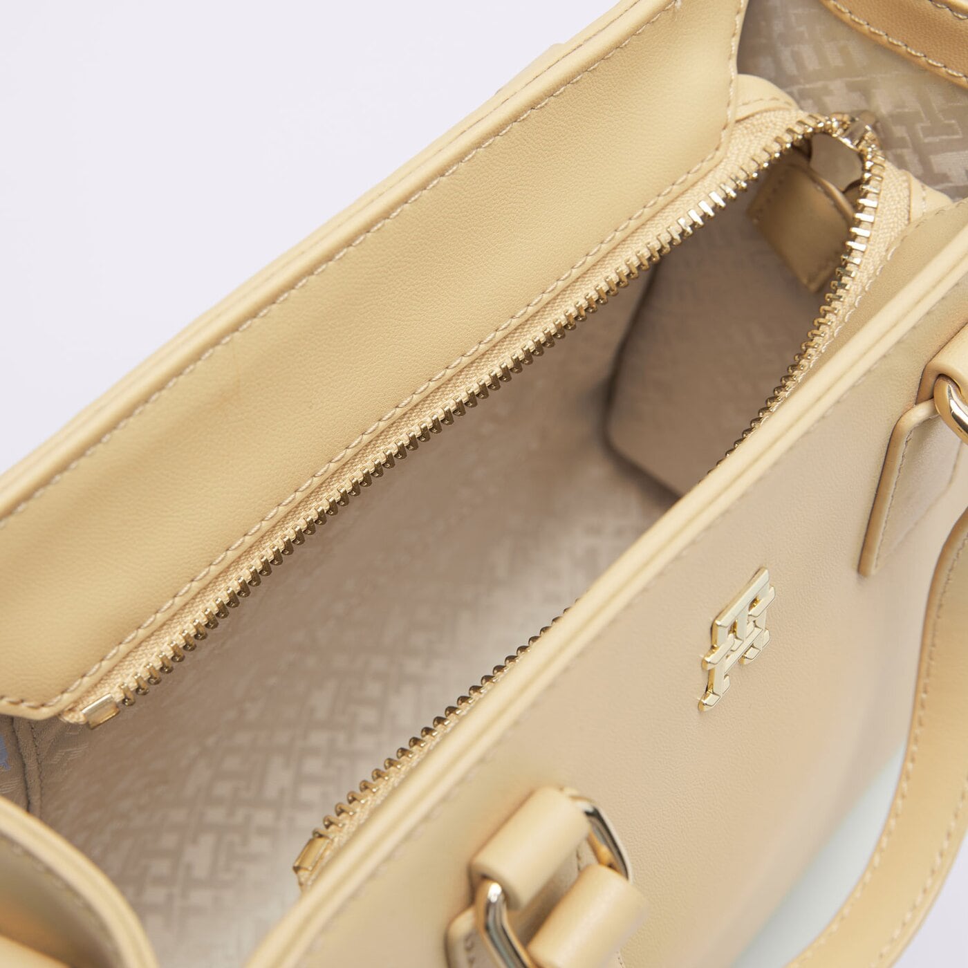 Damska torebka TOMMY HILFIGER TOREBKA TH MONOTYPE MINI TOTE aw0aw15977acr kolor beżowy