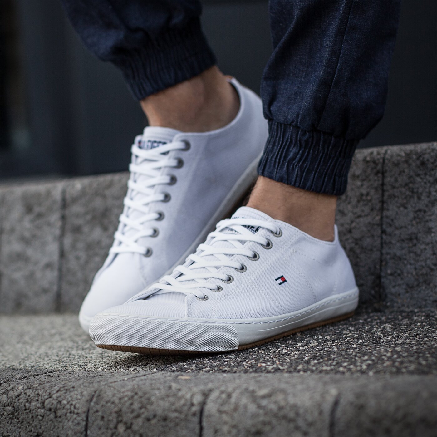 Męskie trampki TOMMY HILFIGER W2285ALKER 7D fm56820981100 kolor biały